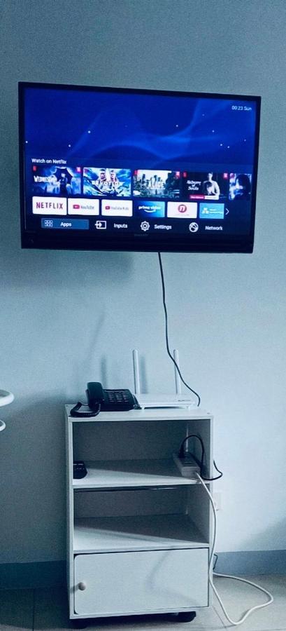 Beacon Makati Condo Free Pool Access Free Wifi 100Mbps & Free Netflix Манила Экстерьер фото