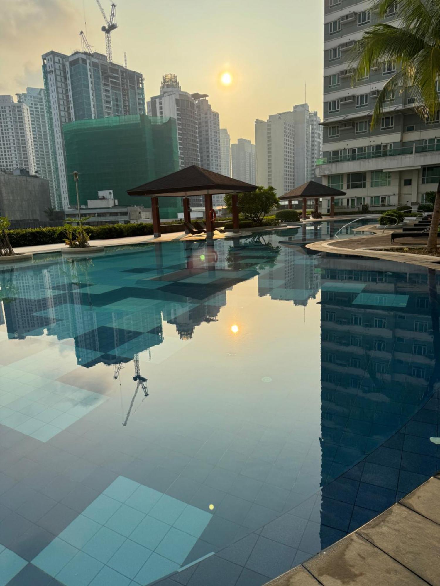 Beacon Makati Condo Free Pool Access Free Wifi 100Mbps & Free Netflix Манила Экстерьер фото